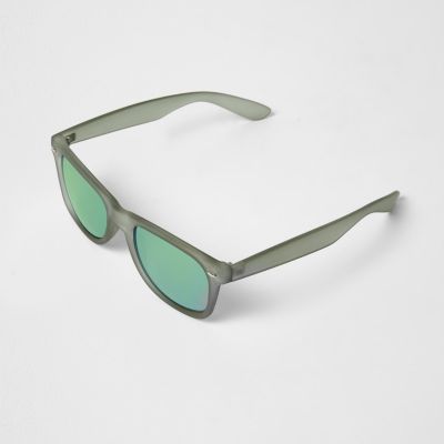 Green retro square sunglasses